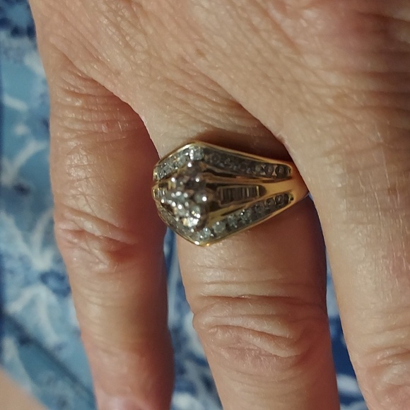 💎💍10K Yellow Solid Gold Diamond Vintage Cluster Ring  6.06 Grams - Picture 15 of 16